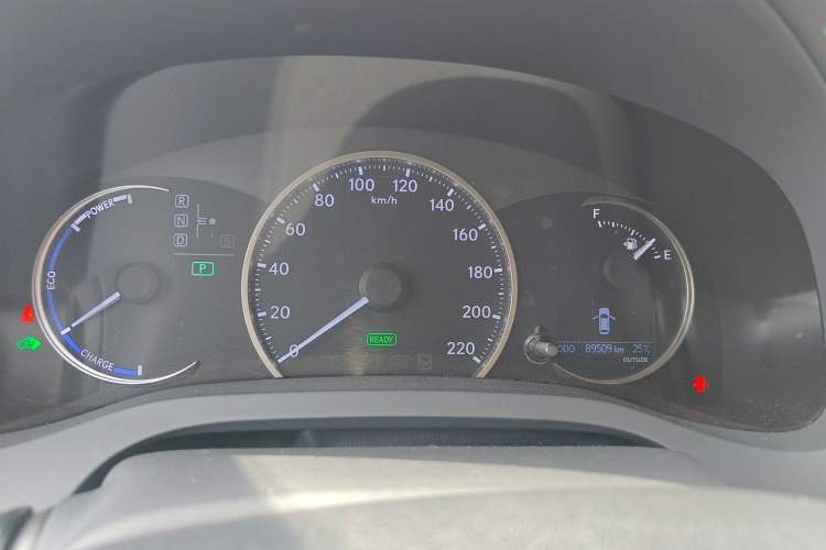 Used Lexus CT 2014 CT200h Comfort Edition Two-Tone
