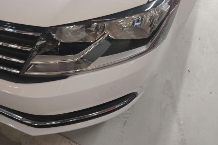 Used Volkswagen Lavida 2015 1.6L Automatic Comfort Edition Left Front Headlight