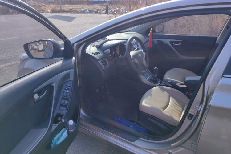 Used Hyundai Elantra (5th Generation / Langdong) 2015 1.6L Manual Leading Model
