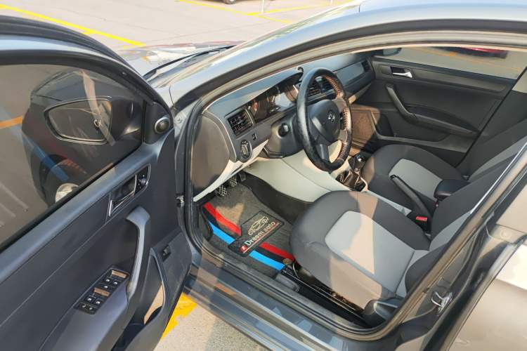 Used Skoda Rapid 2013 1.6L Manual Enjoyment Model