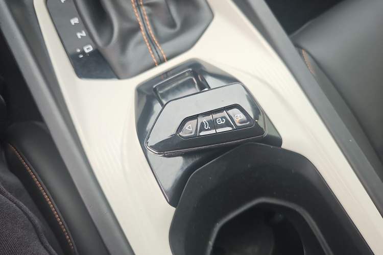 Used Dongfeng Aeolus Yixuan 2023 Mach Edition 1.5L Automatic Chasing Wind Version Interior 1