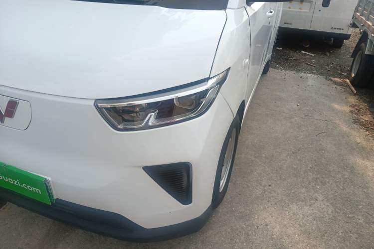 Used Wuling Yangguang 2024 300km Range Practical Window-Sealed Version 60kW Left Front Headlight