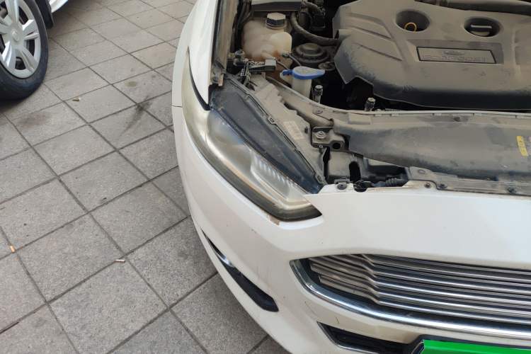 Used Ford Mondeo 2013 2.0L GTDi 200 Luxury Model Right Front Headlight