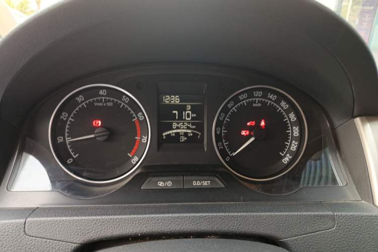 Used Skoda Rapid Spaceback 2016 Revised 1.6L Manual Chuanxing Edition Instrument Cluster