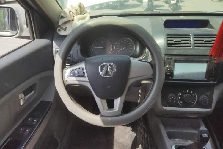 Used BAIC Weiwang M20 2014 1.5L Comfort Version BJ415B Steering Wheel