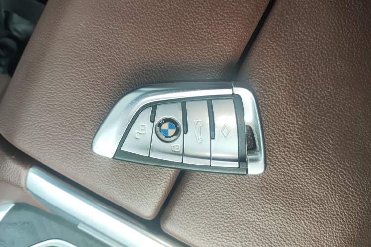 Used BMW X7 2019 xDrive40i Luxury Package with Leading Features
