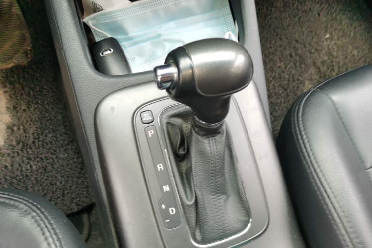 Used Kia K3 2013 1.6L Automatic GLS Gear Lever