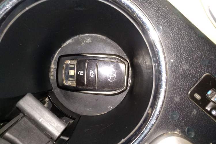 Used Toyota Highlander 2015 2.0T Four-Wheel Drive Ultimate Edition 7-Seater Vehicle Key