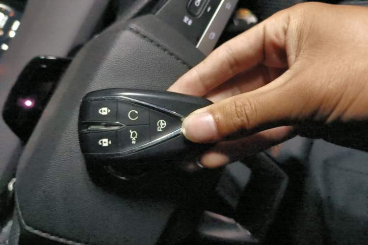 Used CHANGAN UNI-V 2022 1.5T Smart Navigation Version Vehicle Key