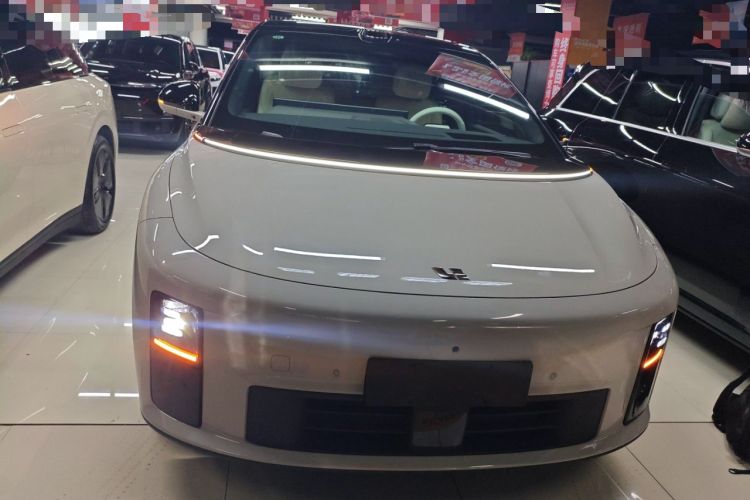 Used Li Auto i6 2025 Model Two-Wheel-Drive Standard Type
