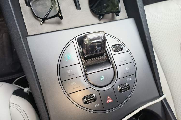 Used BYD Seal 06 New Energy 2024 DM-i 80KM Luxury Model Gear Lever