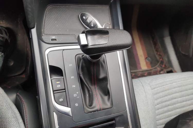 Used Bestune T55 2022 1.5T Automatic Leap Edition Gear Lever