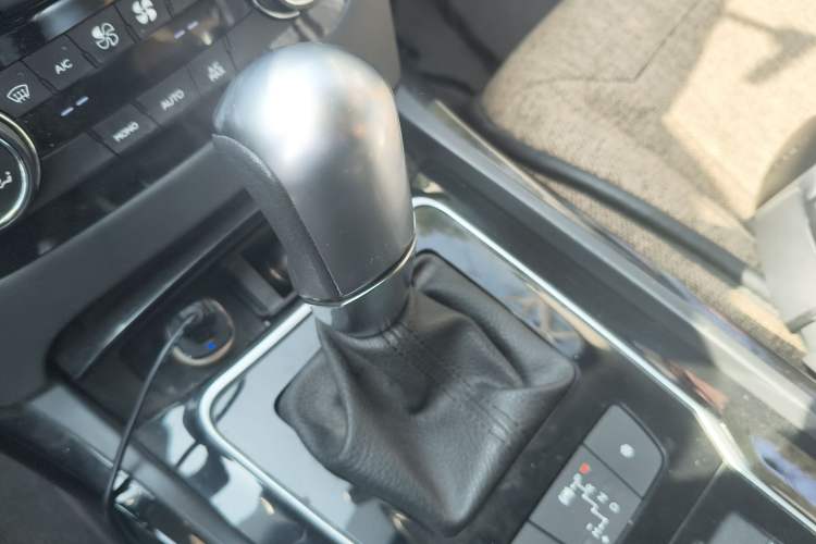 Used Peugeot 508 2013 2.0L 2nd Anniversary Edition with Automatic Sunroof – Classic Version
