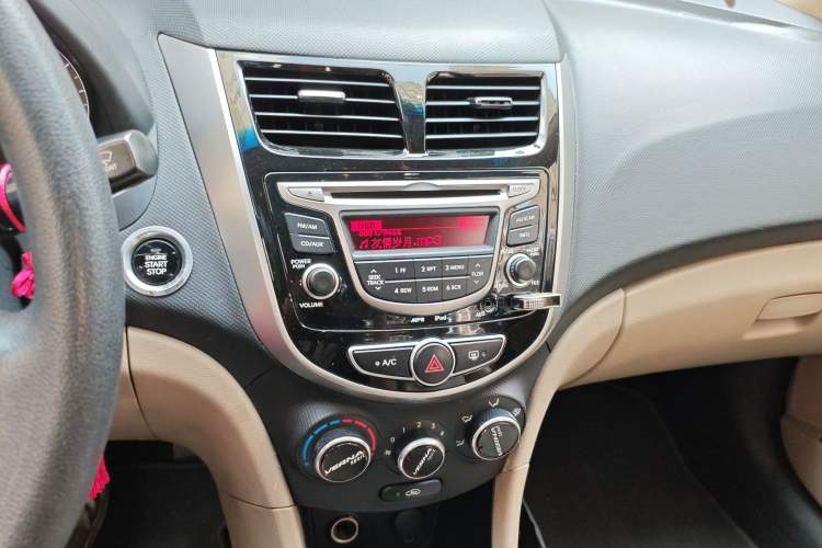 Used Hyundai Verna (older generation) 2014 1.6L Automatic Leading-Edge GLX
