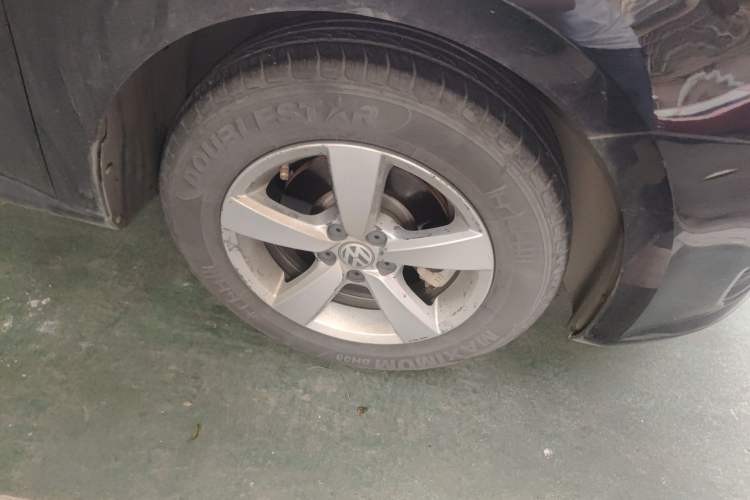 Used Volkswagen Lavida 2013 Revised Classic 1.6L Manual Fashion Edition Right Front Wheel Hub