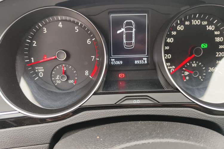 Used Volkswagen Magotan 2020 330TSI DSG Leading Model Odometer Close Up