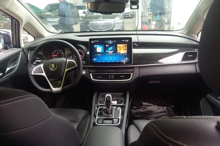 Used BYD Song MAX 2019 1.5T Automatic Smart Connect ZhiLian RuiDong Model 7 Seats China V Emission Standard Center Console