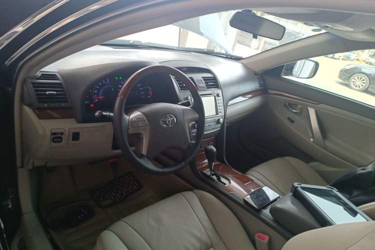 Used Toyota Camry 2013 200G Classic Luxury Edition Center Console