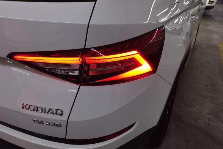 Used Skoda Kodiaq 2019 Facelifted TSI330 5-Seater Two-Wheel-Drive Luxury Enjoyment Edition China VI Standard Right Rear Taillight
