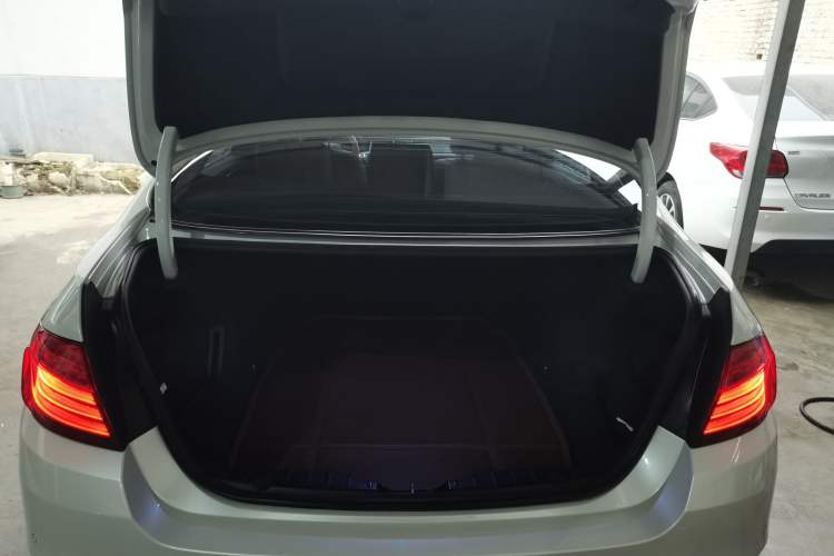 Used BMW 5 Series 2014 525Li Leading Model
