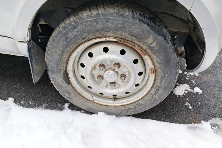 Used Wuling Rongguang 2012 1.2L Extended Basic Version LJY Right Front Wheel Hub