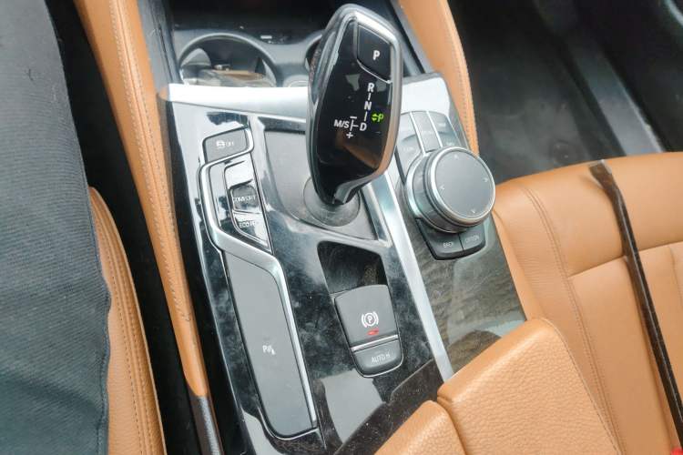 Used BMW 5 Series 2019 Facelifted 530Li Leading Edition M Sport Package
