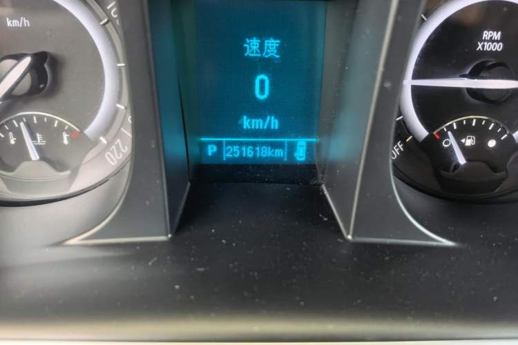 Used Buick GL8 2017 25S Luxury Version China V Standard Odometer Close Up