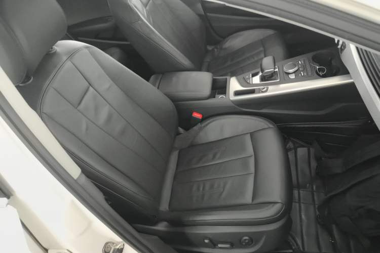 Used Audi A4L 2017 Plus 40 TFSI Fashion Model Right Front Seat