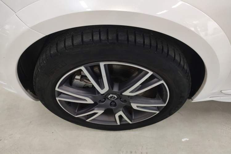 Used Volvo V90 2019 Cross Country T5 AWD Luxury Edition China VI Standard
