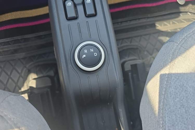 Used Wuling Hongguang MINIEV 2022 Macaron Premium Model – Lithium Iron Phosphate Gear Lever