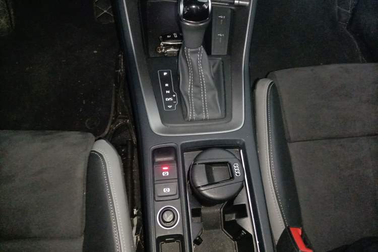Used Audi Q3 2022 35 TFSI Fashion Dynamic Model Gear Lever
