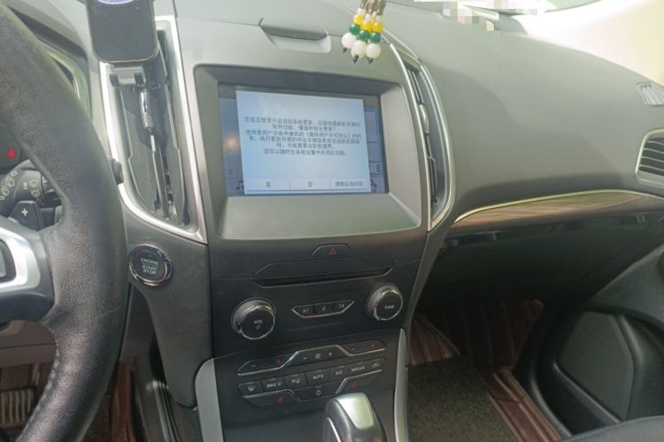 Used Ford Edge 2016 EcoBoost 245 Four-Wheel Drive Titanium Edition 7-Seater Audio And AC Panel