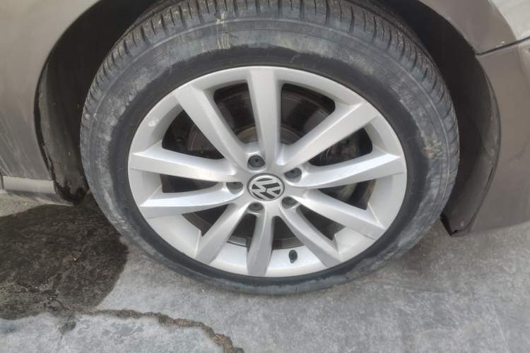 Used Volkswagen Magotan 2012 1.8TSI Prestige Model Right Front Wheel Hub