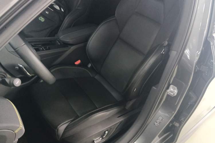 Used Lynk & Co 03 2023 2.0TD DCT JingPro Left Front Seat