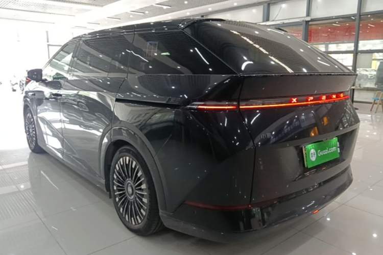 Used XPeng X9 2025 740 Ultra-Long Range Max Exterior 2