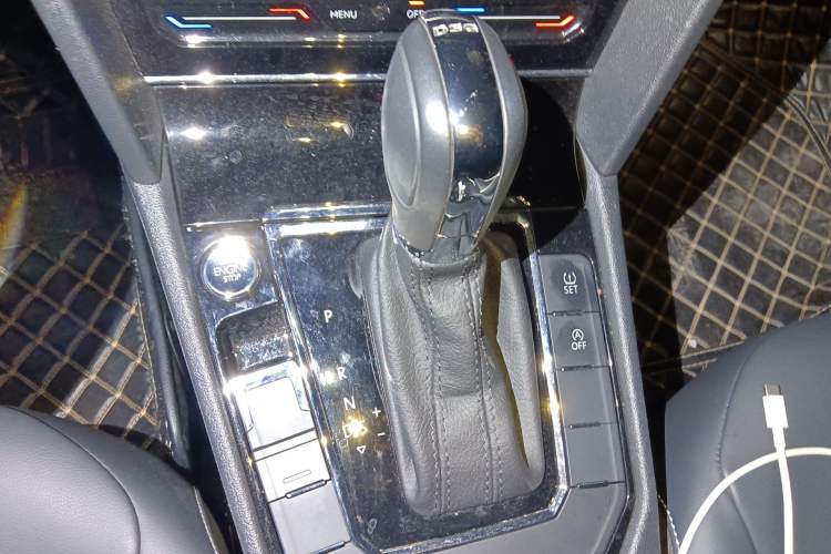 Used Volkswagen Lamando 2021 280TSI DSG Comfort Edition Gear Lever