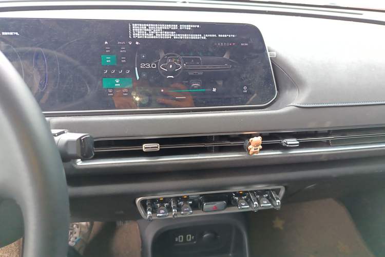 Used ORA Good Cat 2022 400km Standard Range Luxury Version Lithium Iron Phosphate Audio And AC Panel