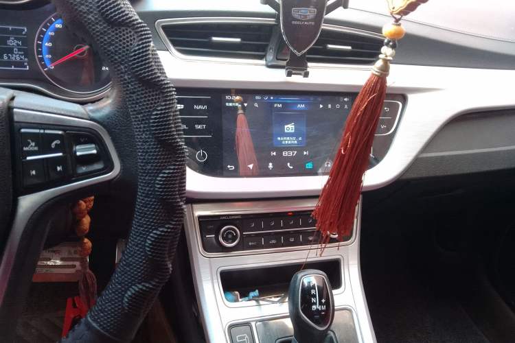 Used Geely Auto Vision 2019 Upgraded Model 1.5L CVT Luxury Version China VI Standard
