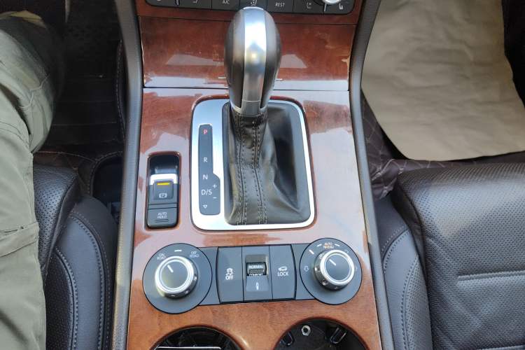 Used Volkswagen Touareg 2015 3.0 TSI Comfort Model