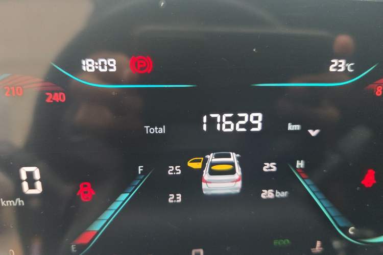 Used CHANGAN Eado 2023 Changan Edition PLUS Blue Whale NE 1.4T GDI DCT Prestige Version Odometer Close Up