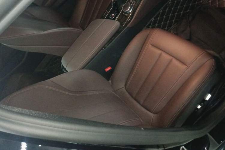 Used BMW 5 Series 2020 525Li M Sport Package Right Front Seat