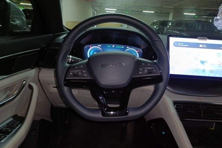 Used BYD Song PLUS New Energy 2024 Honor Edition EV 520km Premium Model Steering Wheel
