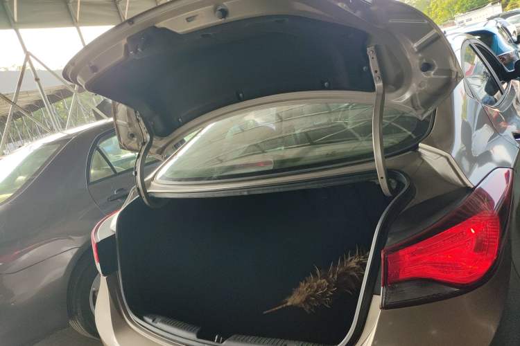 Used Hyundai Elantra (5th Generation / Langdong) 2016 1.6L Automatic Prestige Model Trunk