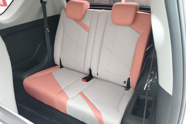 Used Chery Little Ant 2022 Sweet Pink Edition Half-Sugar Version Lithium Iron Phosphate 29.2 kWh 30 kW 301 km