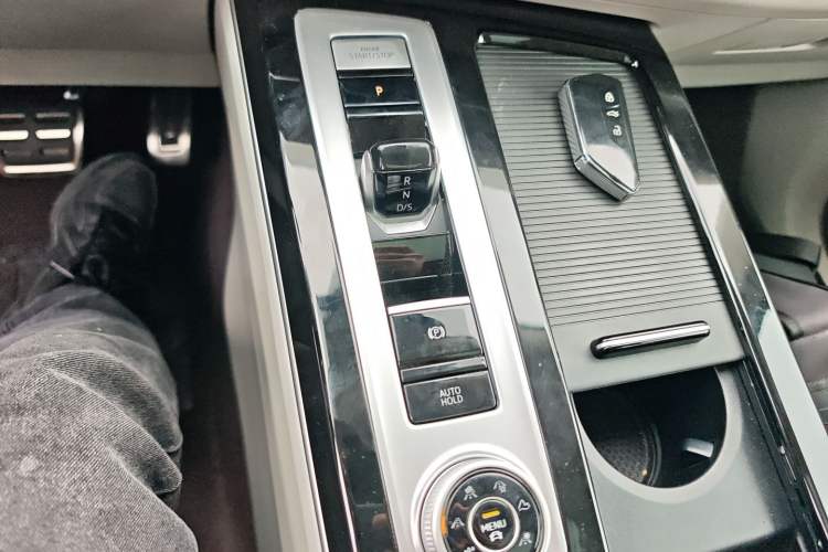 Used Volkswagen Tavendor 2023 380TSI Four-Wheel Drive R-Line Cruise Edition