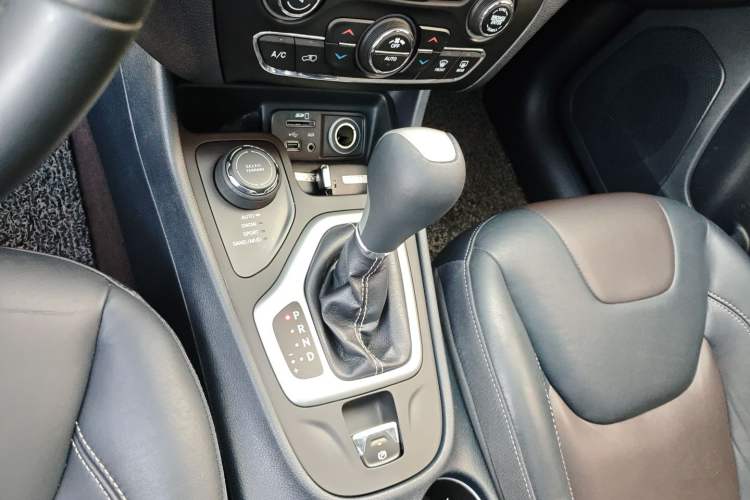 Used Jeep Cherokee 2016 2.4L Professional Smart Version
