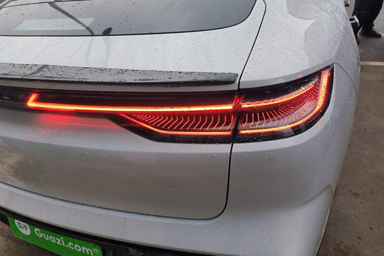 Used Geely Galaxy E8 2024 665 km Range Rear-Drive Starship Long-Range Version Right Rear Taillight