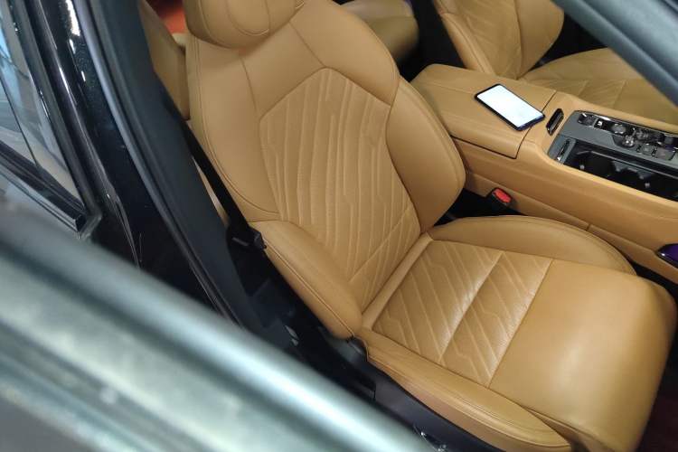 Used Lynk & Co 09 2021 2.0T Halo Six-Seater