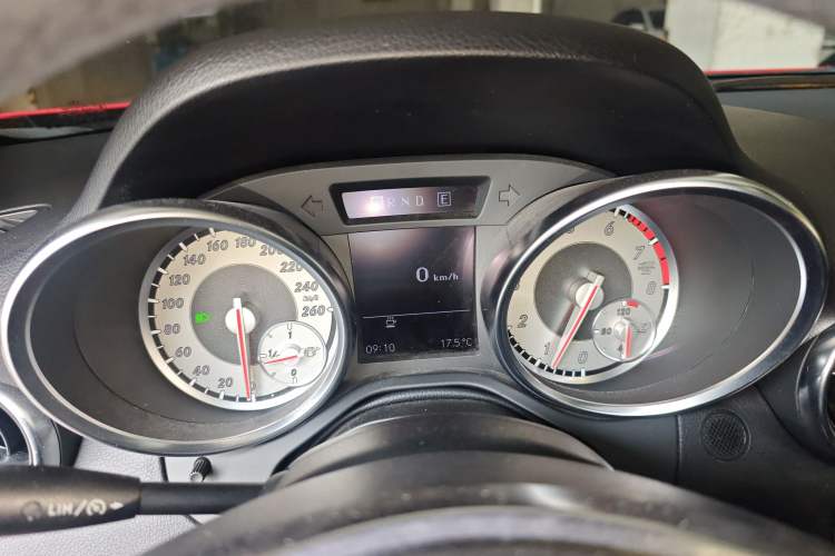 Used Mercedes-Benz SLK-Class 2011 SLK 200 Fashion Model