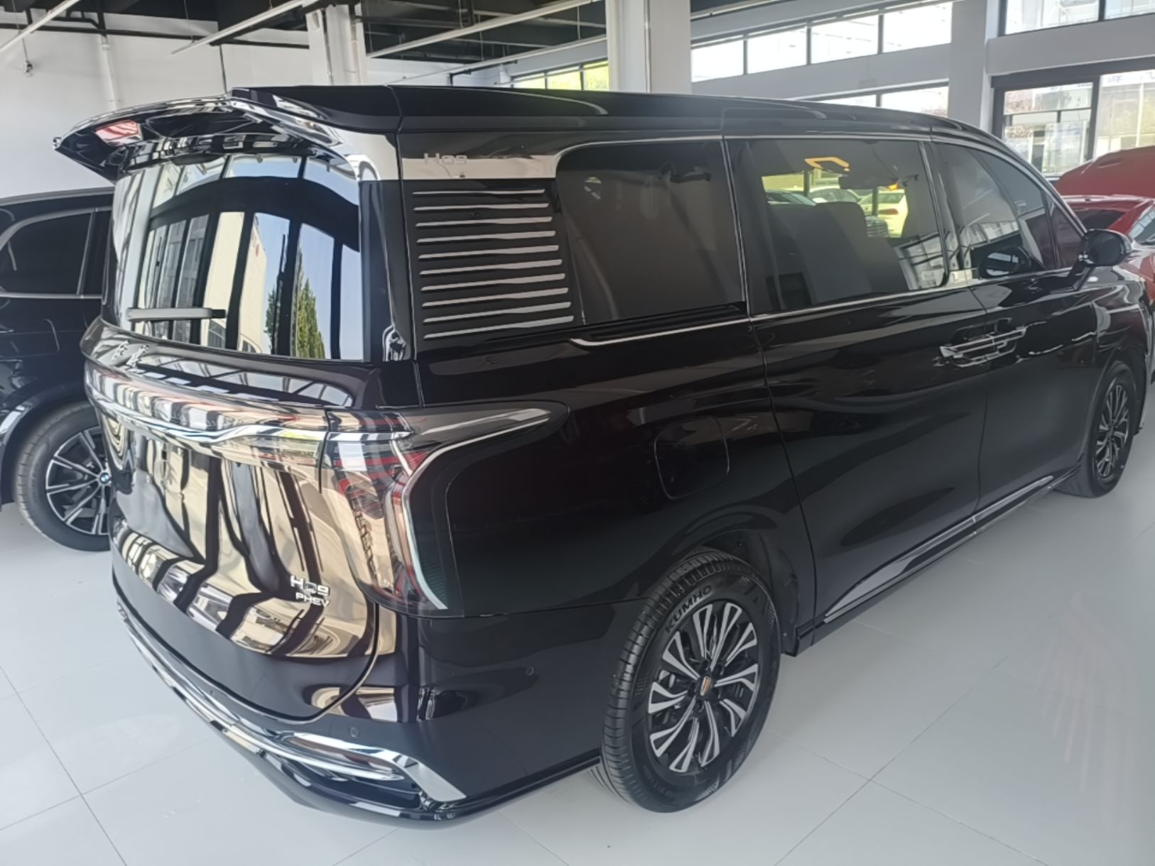 Hongqi HQ9 PHEV 2024 2.0T Four-Wheel Drive Luxury Edition — снимка 6